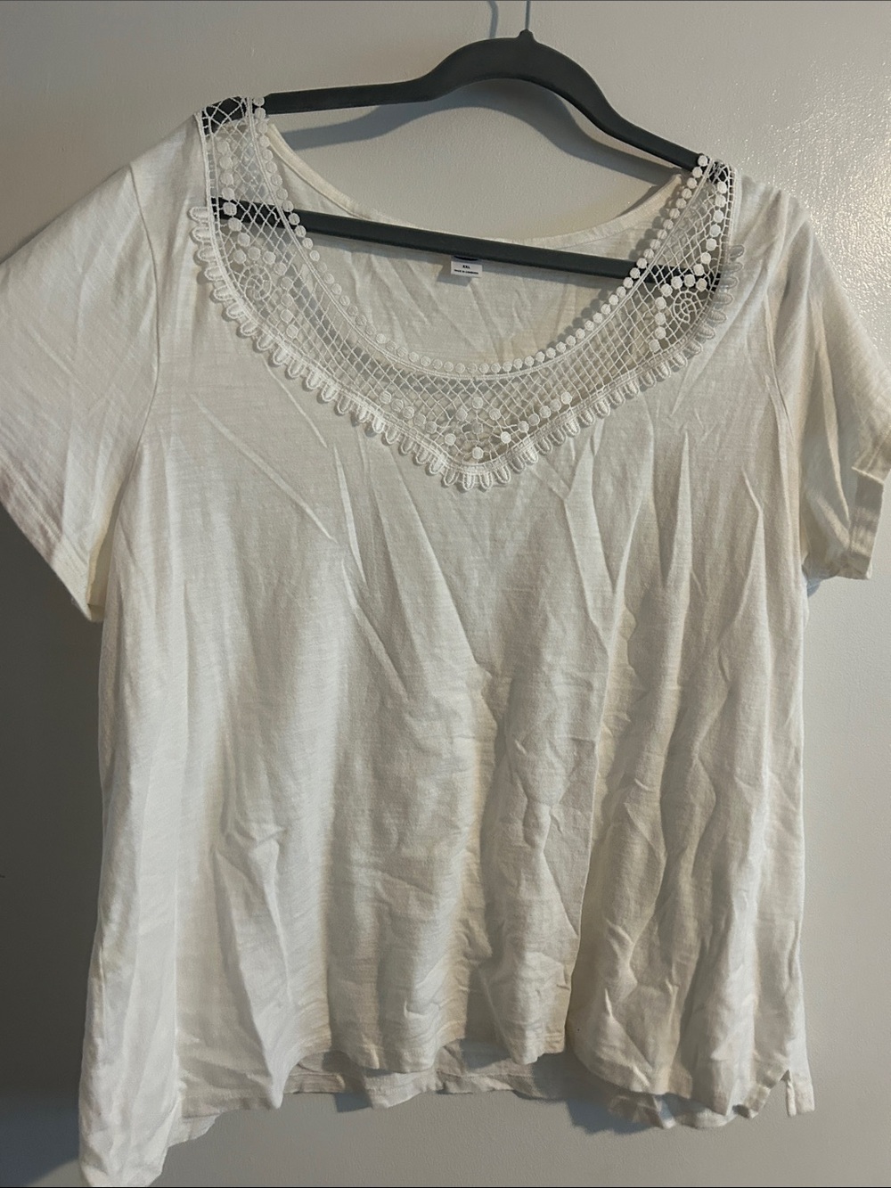 Old Navy White Crochet V‑Neck Short Sleeve Tee